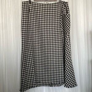 Vintage 90’s black/white Houndstooth 100% pure wool! Frey hem. Size 16